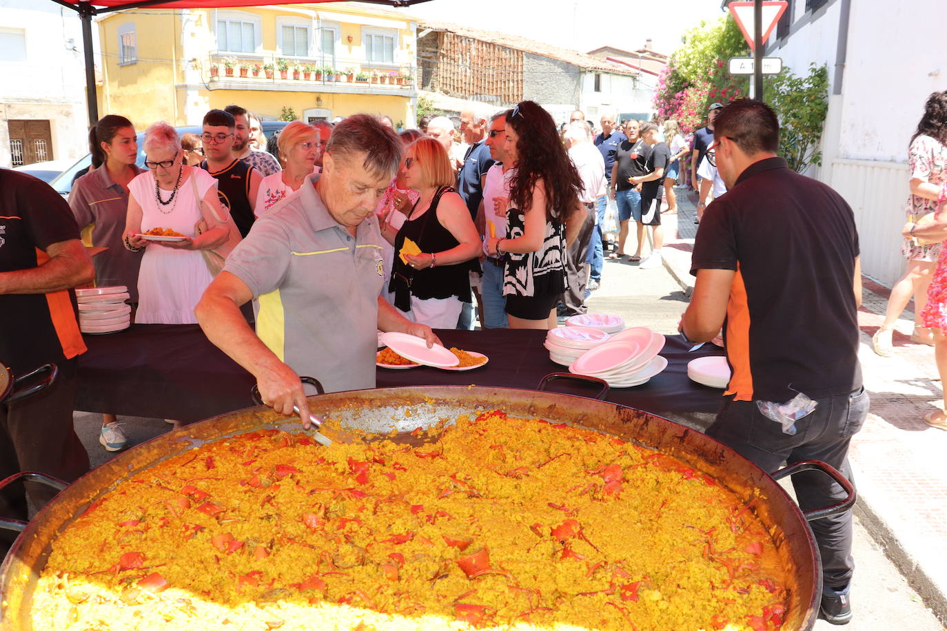 Campillo de Salvatierra vive la fiesta de día y de noche