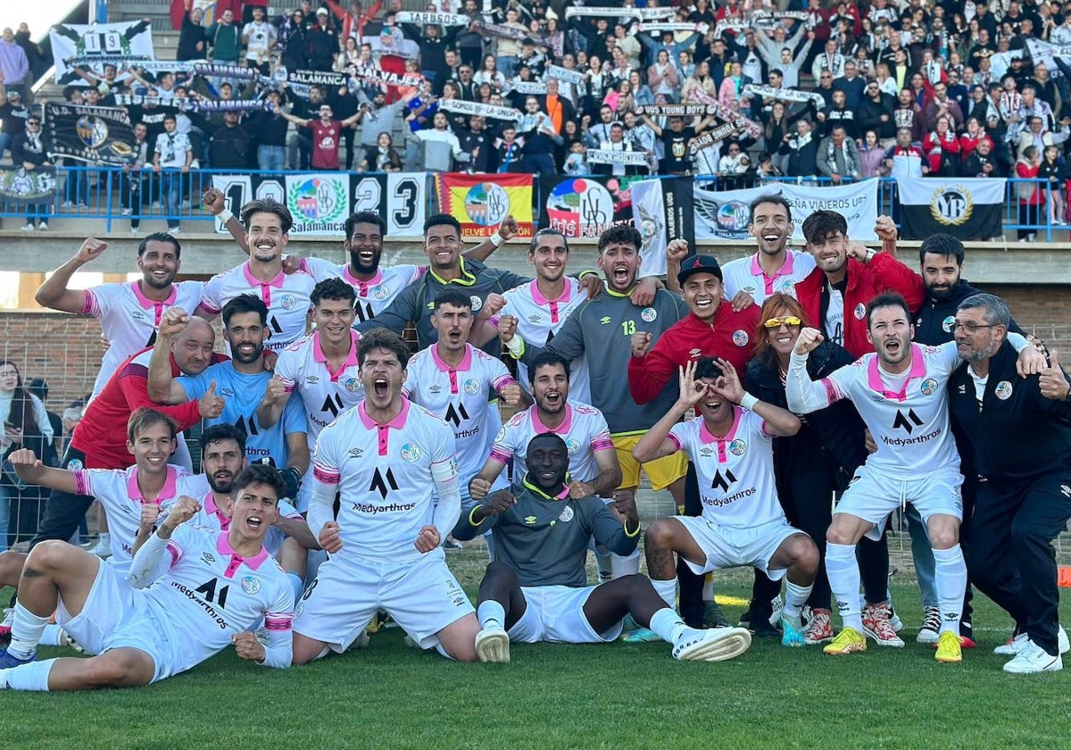 Los jugadores del Salamanca celebrando una victoria la temporada pasada.