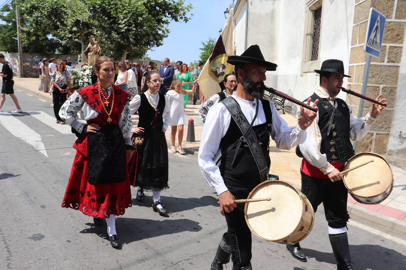 Campillo de Salvatierra despide sus fiestas con el día grande de la patrona