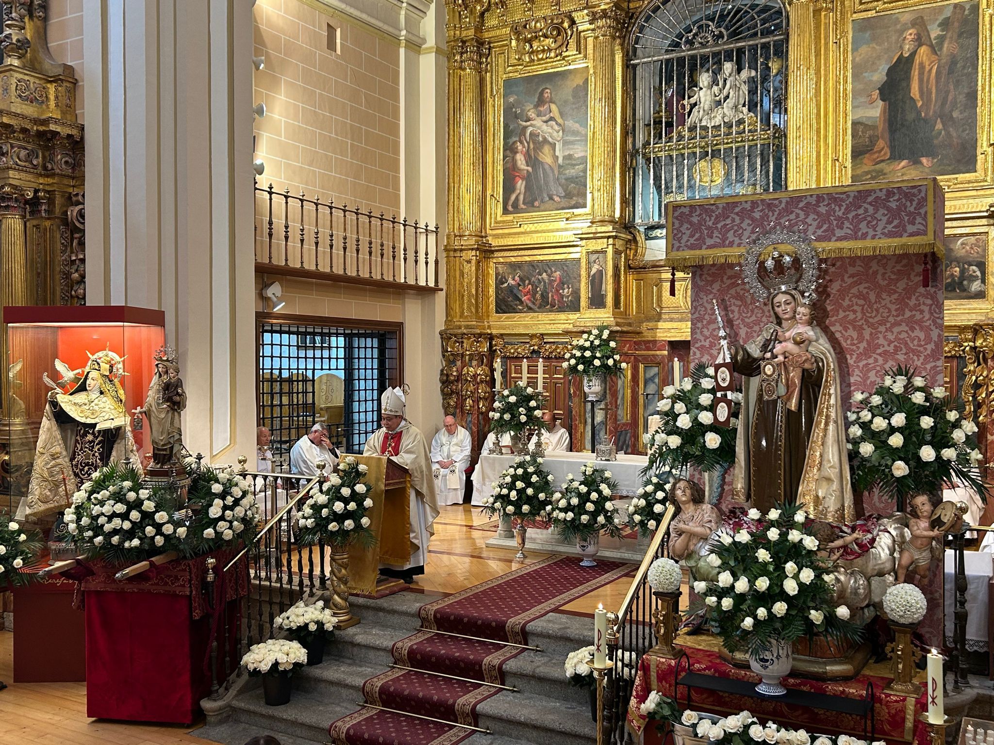 El nuncio del Papa Francisco visita Alba de Tormes y peregrina al sepulcro de Santa Teresa