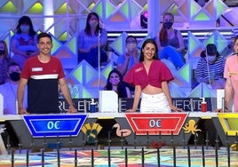 Concursantes durante un programa de La ruleta de la suerte