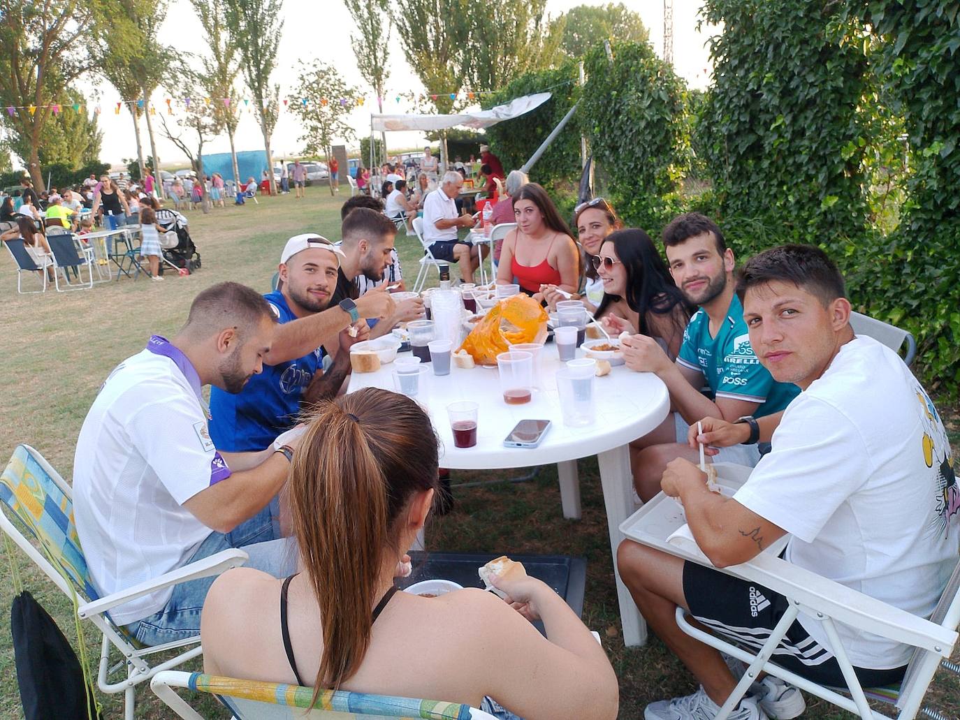 La merienda popular pone fin a las fiesta de Villoruela