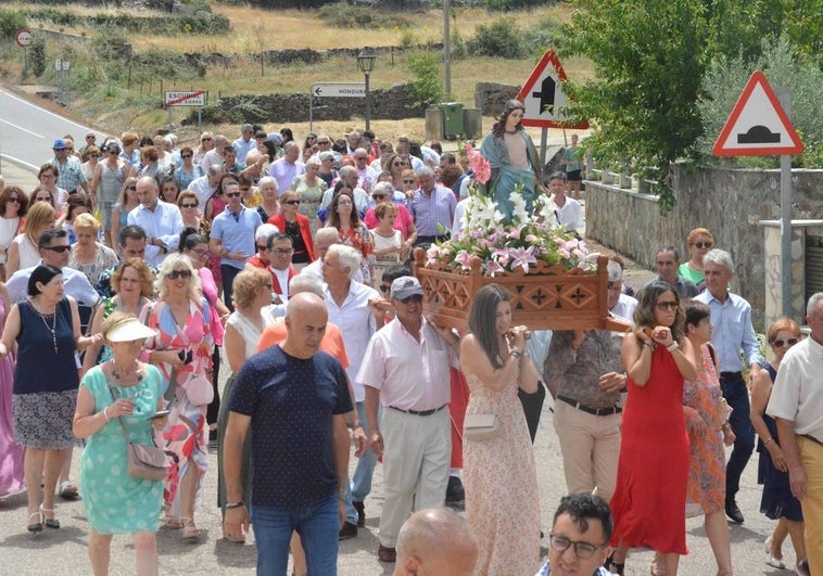 El emotivo homenaje de Escurial de la Sierra a su patrona
