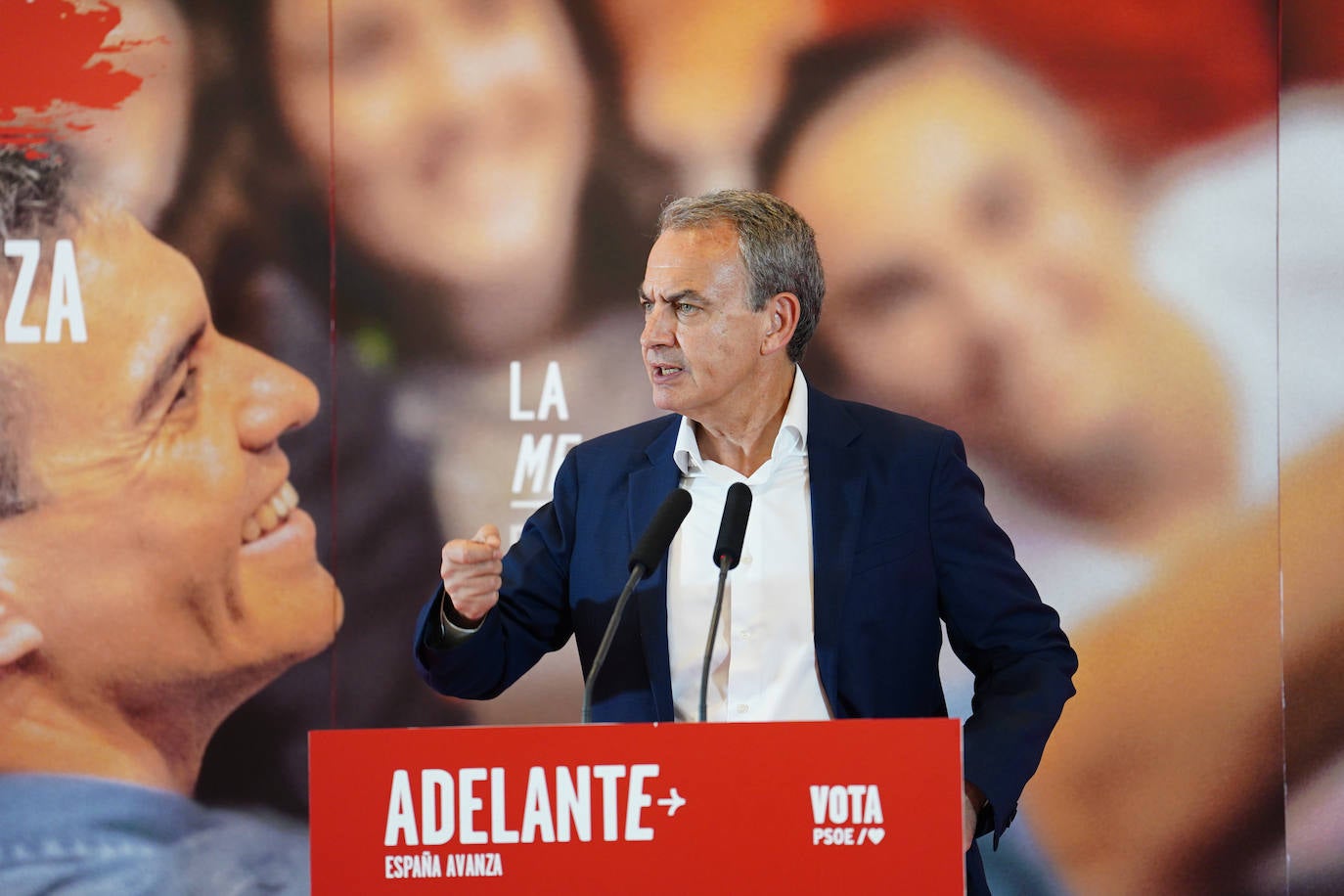 Zapatero pide en Salamanca a los votantes de centro y los de Podemos el voto para el PSOE