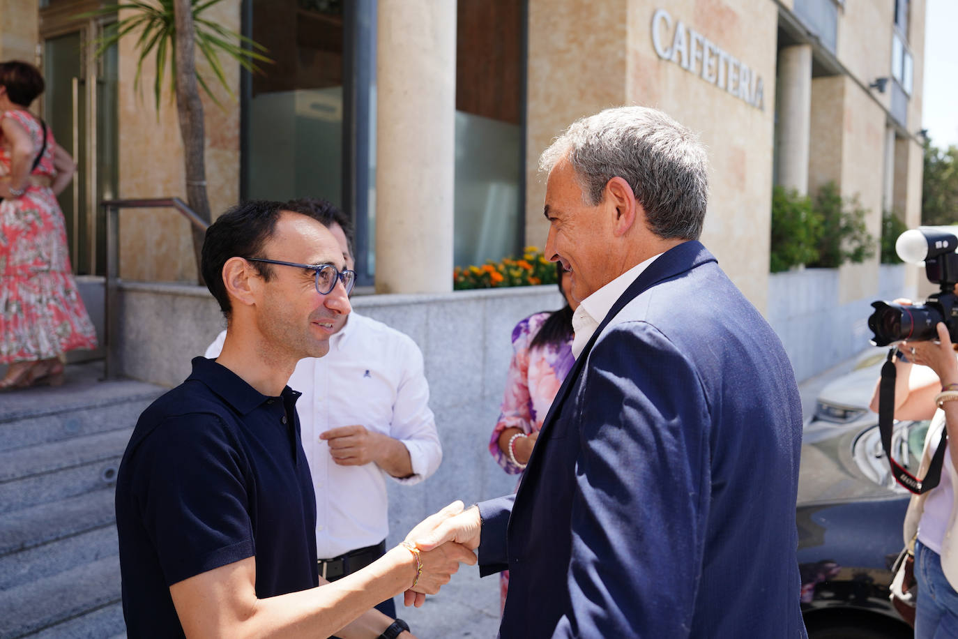 Zapatero pide en Salamanca a los votantes de centro y los de Podemos el voto para el PSOE