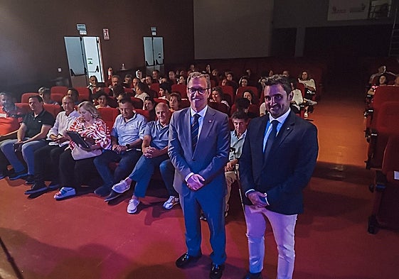 El consejero de Empleo, Mariano Veganzones, junto con el jefe del Ecyl de Zamora, Efrén Vázquez.