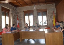 Pleno celebrado en el salón de actos del Ayuntamiento de Villavieja.