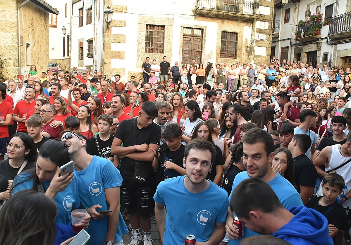 El público ha llenado la plaza del Solano para escuchar el pregon.
