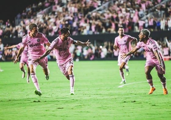 Messi debuta a lo grande con este espectacular golazo de falta en el descuento