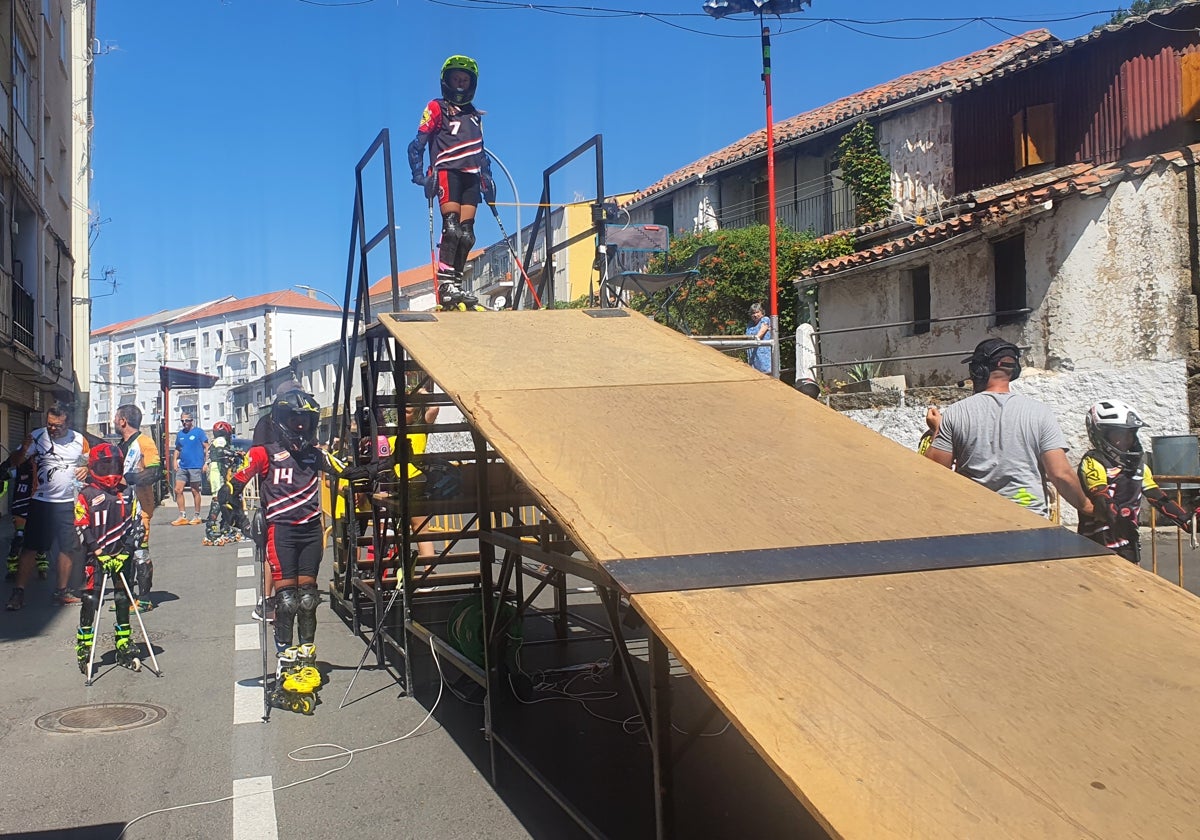 Imagen de las pruebas de alpino celebradas en agosto de 2022 en la calle Ronda de Viriato de Béjar.