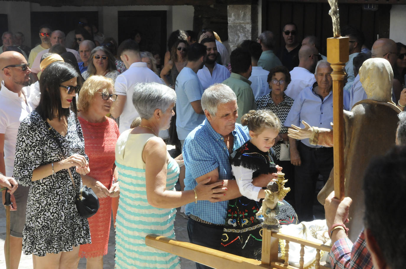 Madroñal rinde culto a Santa Ana