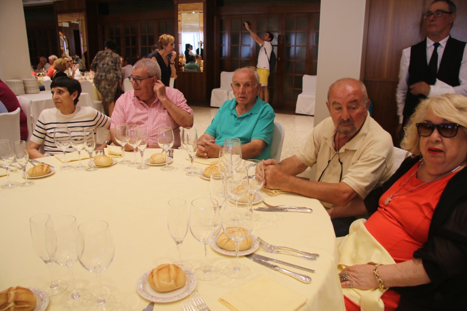 El homenaje a los mayores de Santa Marta reúne a 300 veteranos