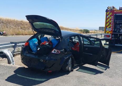 Imagen secundaria 1 - Tres jóvenes graves tras un brutal accidente en la A-66 a la altura de Buenavista