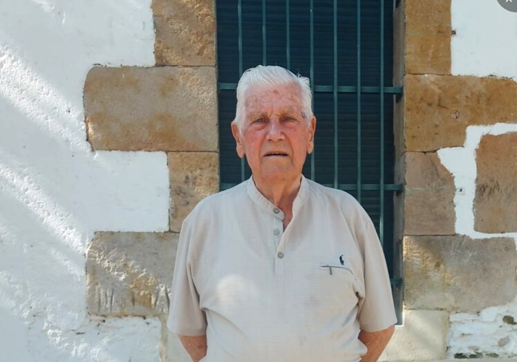 José Alonso Paniagua, 94 años: «Me da rabia que se vaya la vida y que mucha gente solo valore el despilfarro, ahora se vive muy bien pero con demasiados excesos».