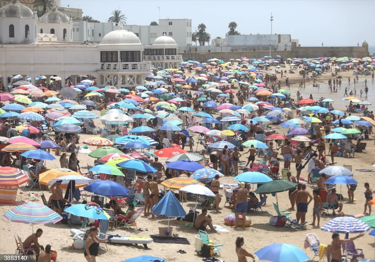 La increíble multa a la que te expones por coger sitio en la playa | La  Gaceta de Salamanca