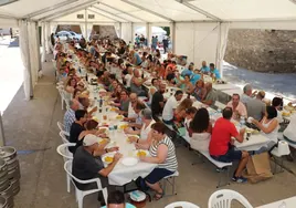 Imagen de la paella celebrada el año pasado dentro de las fiestas de verano de Salvatierra.