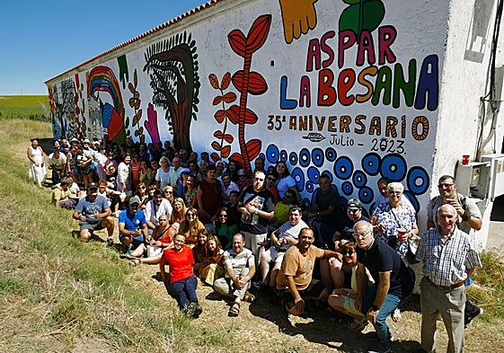 El estreno del mural del aniversario de 'Aspar La Besana'.