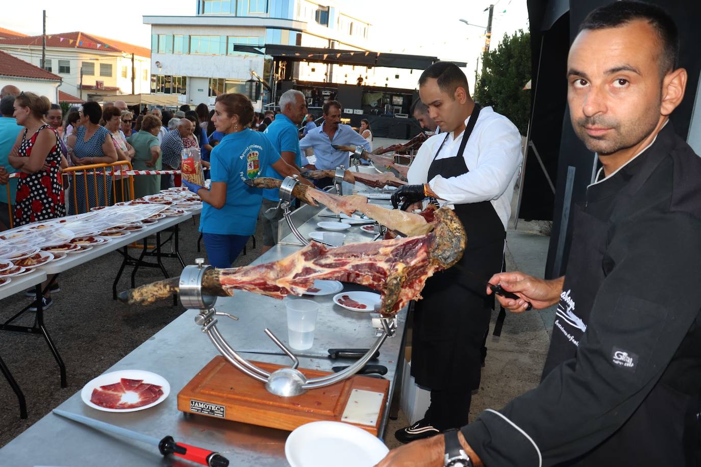 Frades de la Sierra disfruta del buen jamón