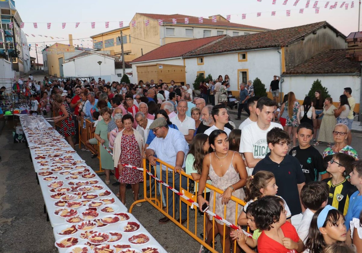 Frades de la Sierra disfruta del buen jamón