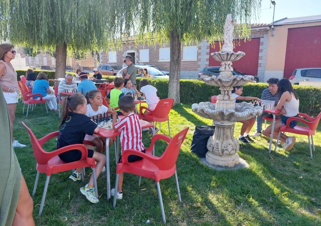 Villar de Gallimazo lo pasa en grande con las actividades y talleres de asociaciones y clubes