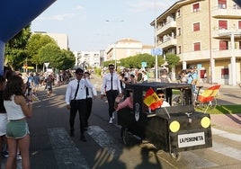 Uno de los autos locos de la carrera del año pasado en Carbajosa de la Sagrada l