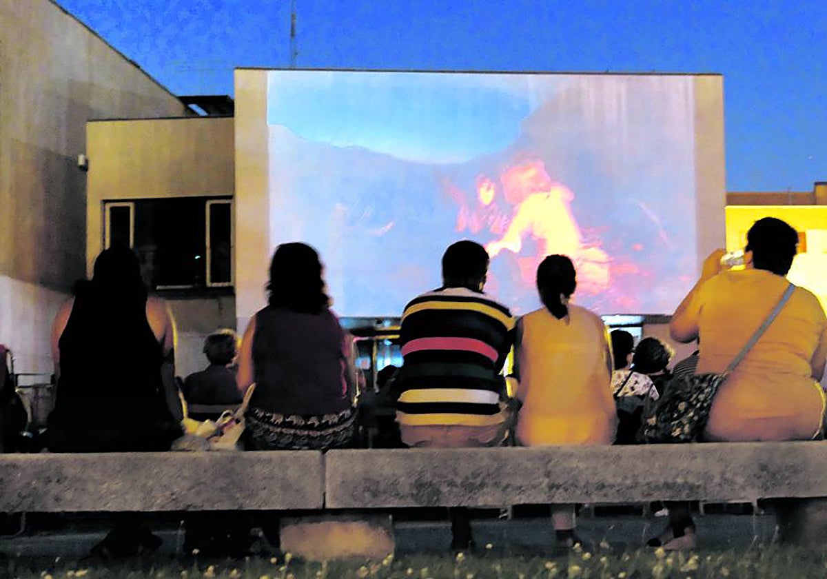 Cine al aire libre en la Plaza Torrente Ballester