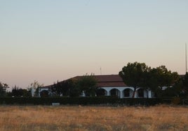 Salones del restaurante Las Cabañas en la finca El Ventorro.