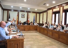 Los concejales de la oposición votaron ayer en contra de la subida de las asignaciones para los concejales del equipo de Gobierno.