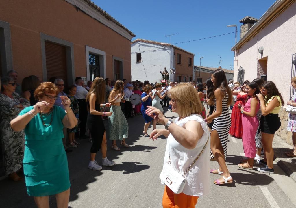 Jotas y vivas a San Pedro ad Víncula como colofón de las fiestas de Villar