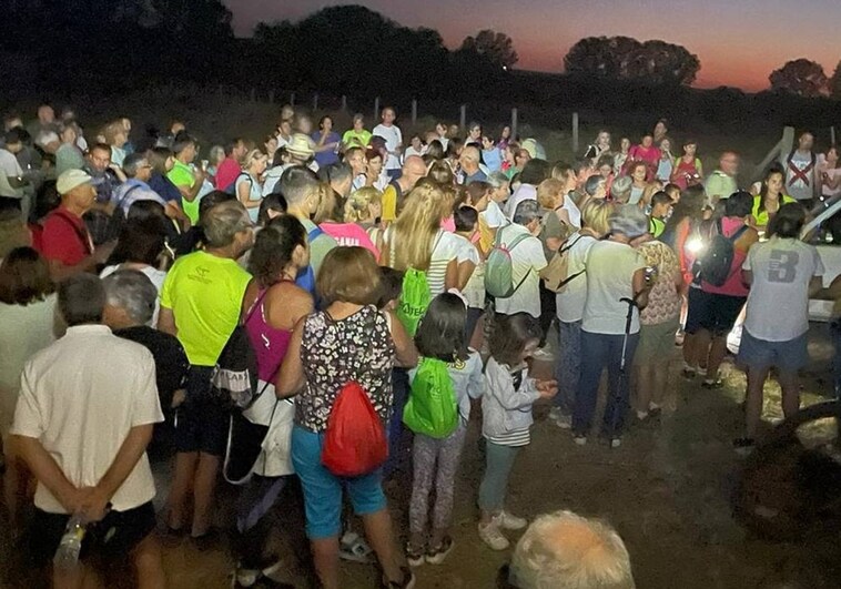 200 peregrinos llegan a Mancera de Abajo en la primera ruta nocturna