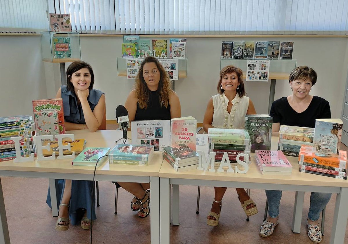 De izquierda a derecha, María Gutiérrez, María Jesús Moro, Yoana Izquierdo y Rosa Salinero en la presentación de las novedades.