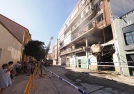 Fachada del inmueble en el que sucedió el incendio por una explosión de gas, en la calle Goya de Valladolid.