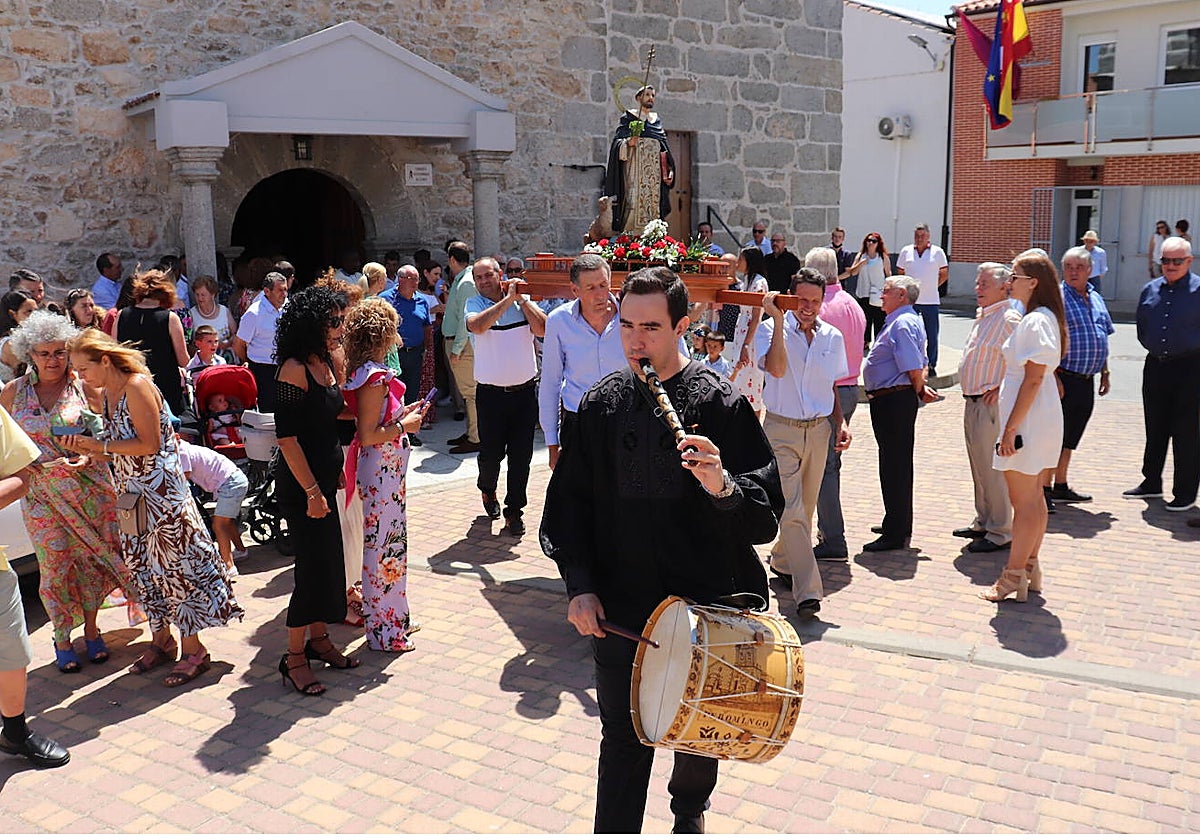 Imagen de la imagen de Santo Domingo de Guzmán en su salida de la iglesia de Peromingo en 2022