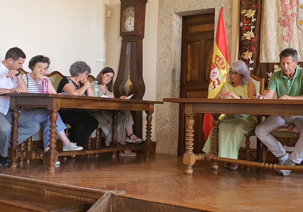 Imagen del pleno celebrado a finales del pasado mes de junio en Candelario.