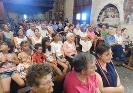 Los vecinos de Almenara de Tormes abarrotaron la iglesia para disfrutar de la obra