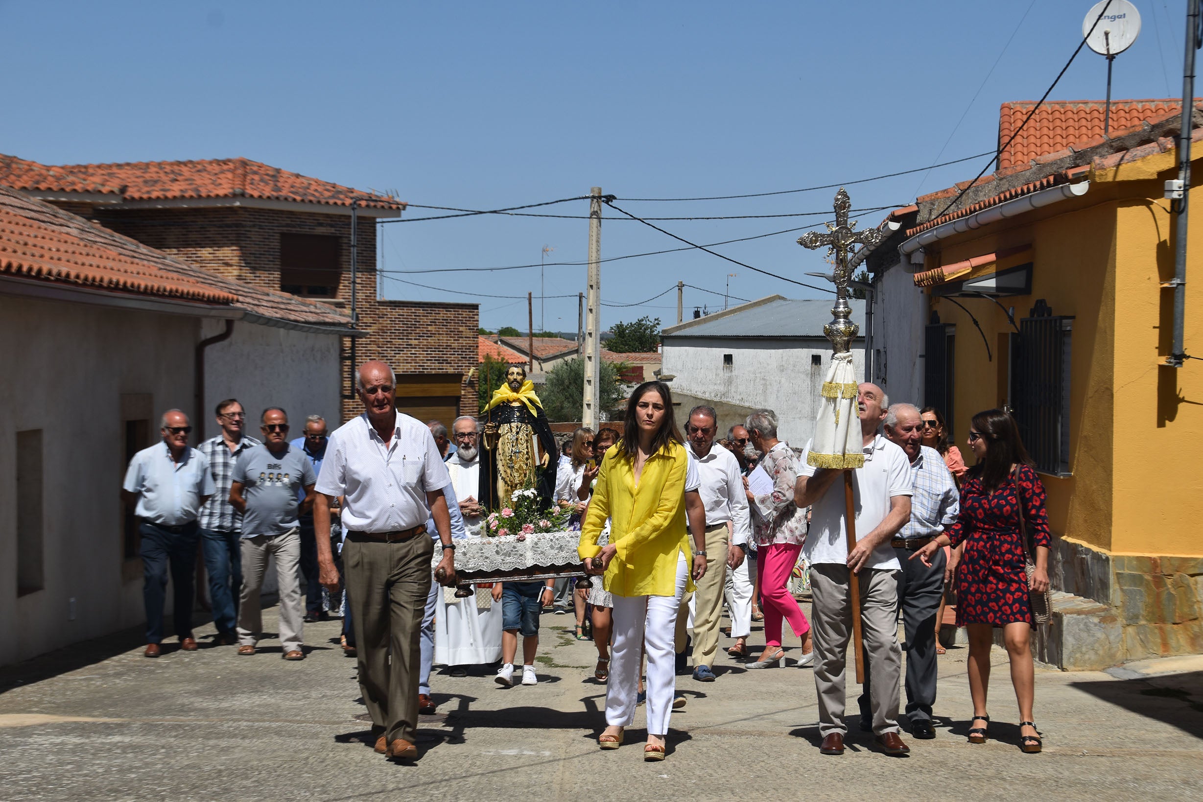 Robliza de Cojos celebra el día grande de sus fiestas patronales