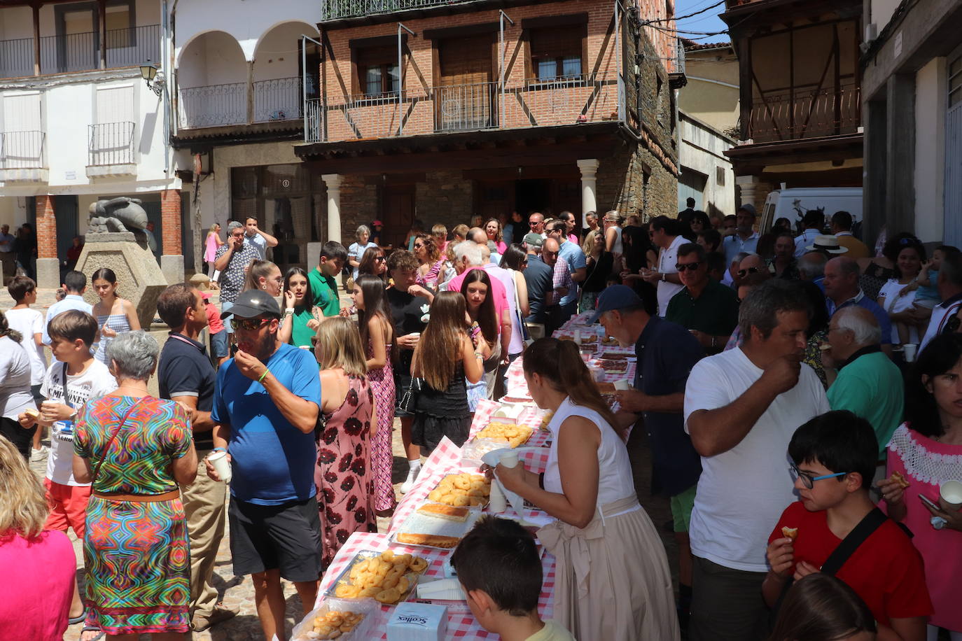 Valero rinde homenaje a sus mayores en la fiesta de la colmena