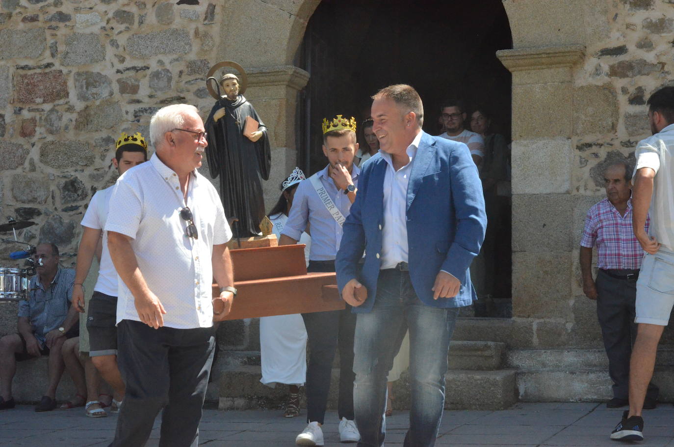 Saelices el Chico palpita en la procesión de San Benito