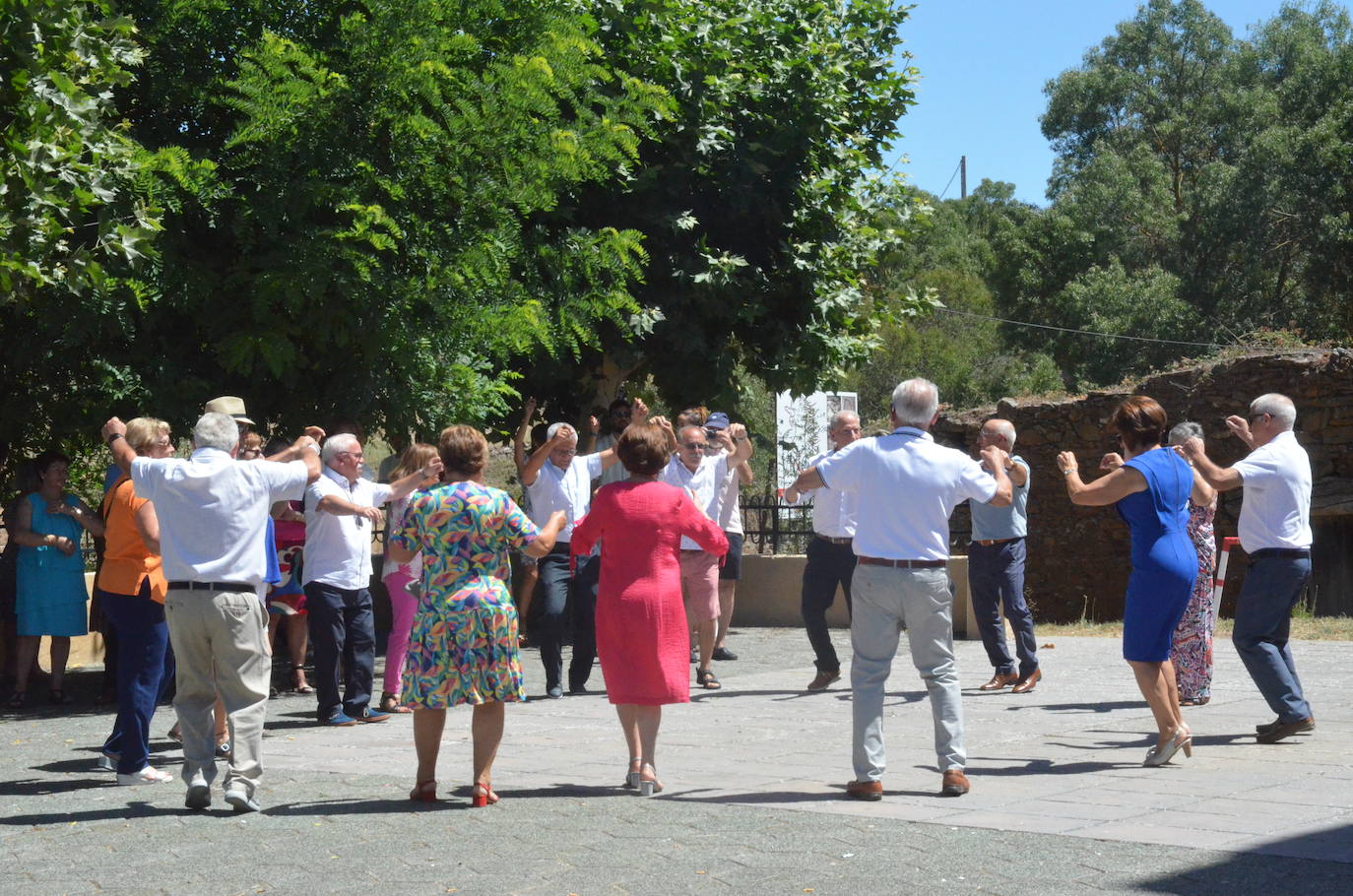 Saelices el Chico palpita en la procesión de San Benito