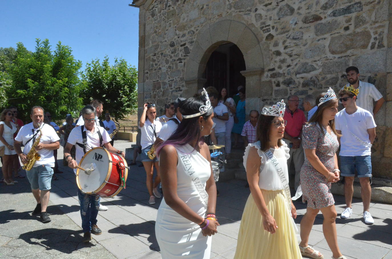 Saelices el Chico palpita en la procesión de San Benito