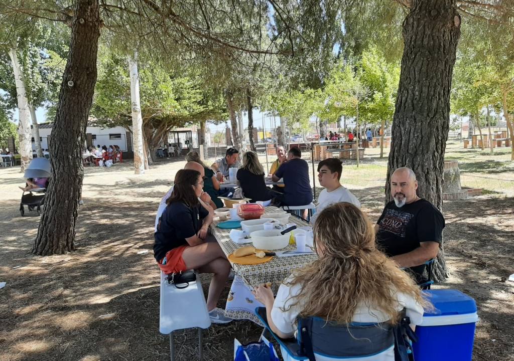 Más de 400 personas reviven el Lunes de Aguas estival en Palaciosrubios