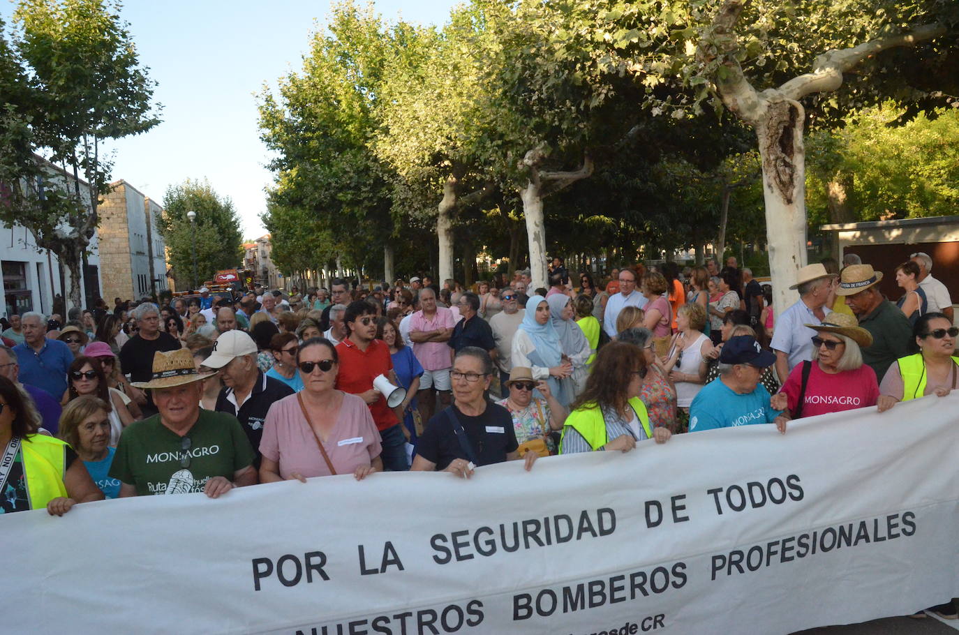 Un millar de personas reivindican el restablecimiento de los Bomberos Voluntarios de Ciudad Rodrigo