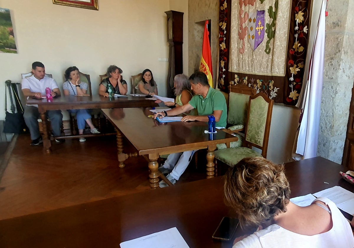 IU llevará al pleno una moción para reprobar al alcalde de Candelario