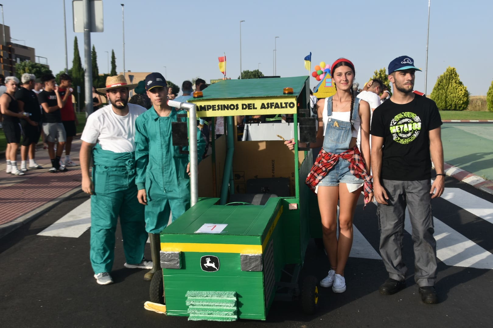 Los autos locos triunfan a lo grande en Carbajosa de la Sagrada