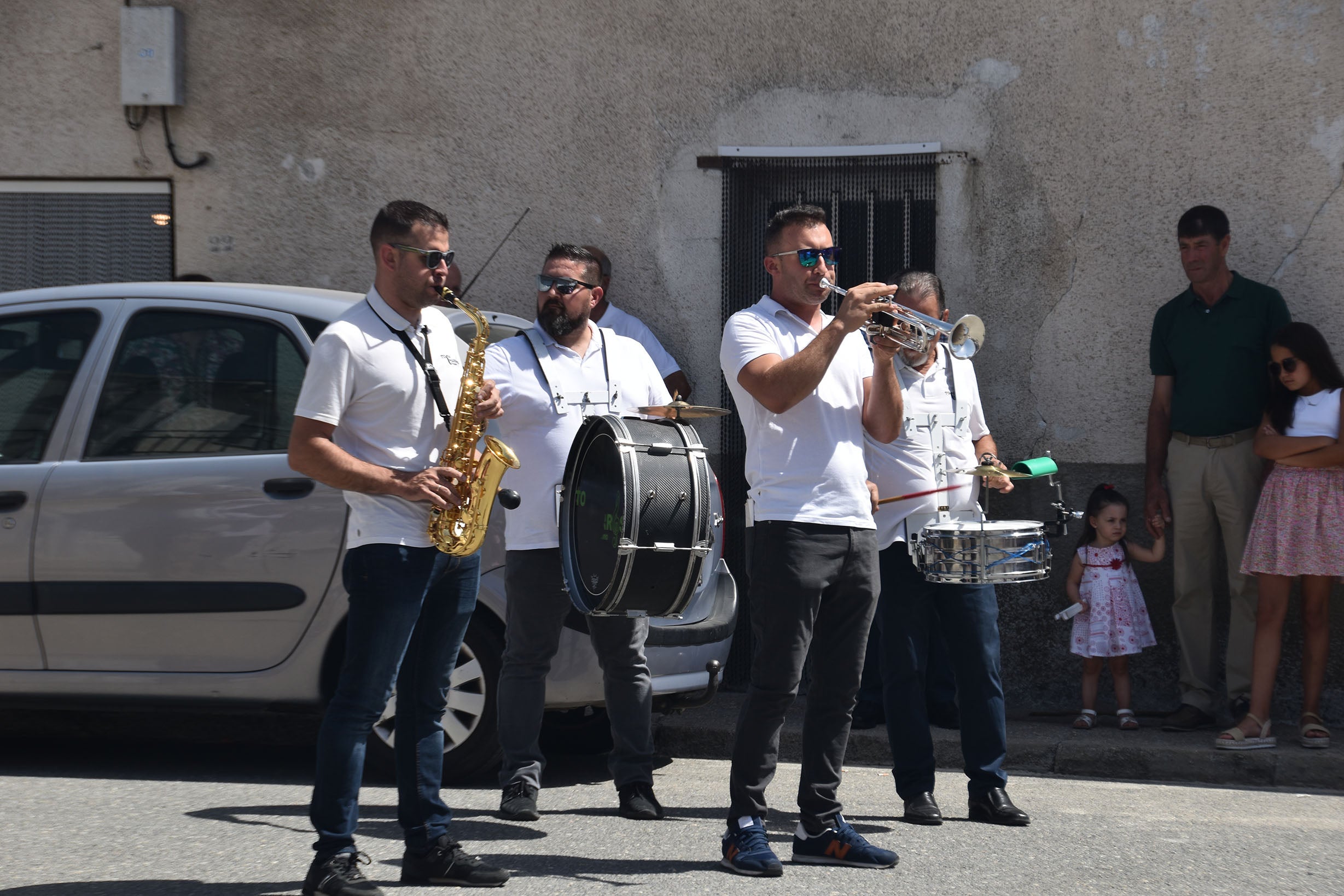 Despedida a lo grande de las fiestas patronales en Encinas de Abajo