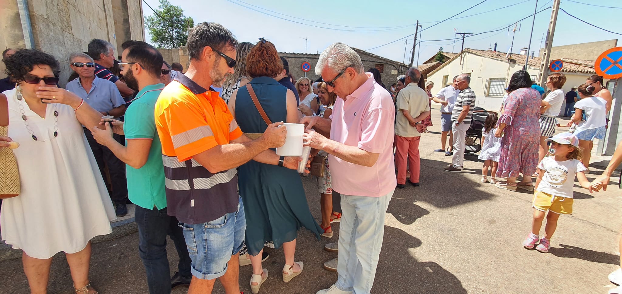 Un convite con casi 30 kilos de perronillas en Doñinos en honor a Santo Domingo de Guzmán