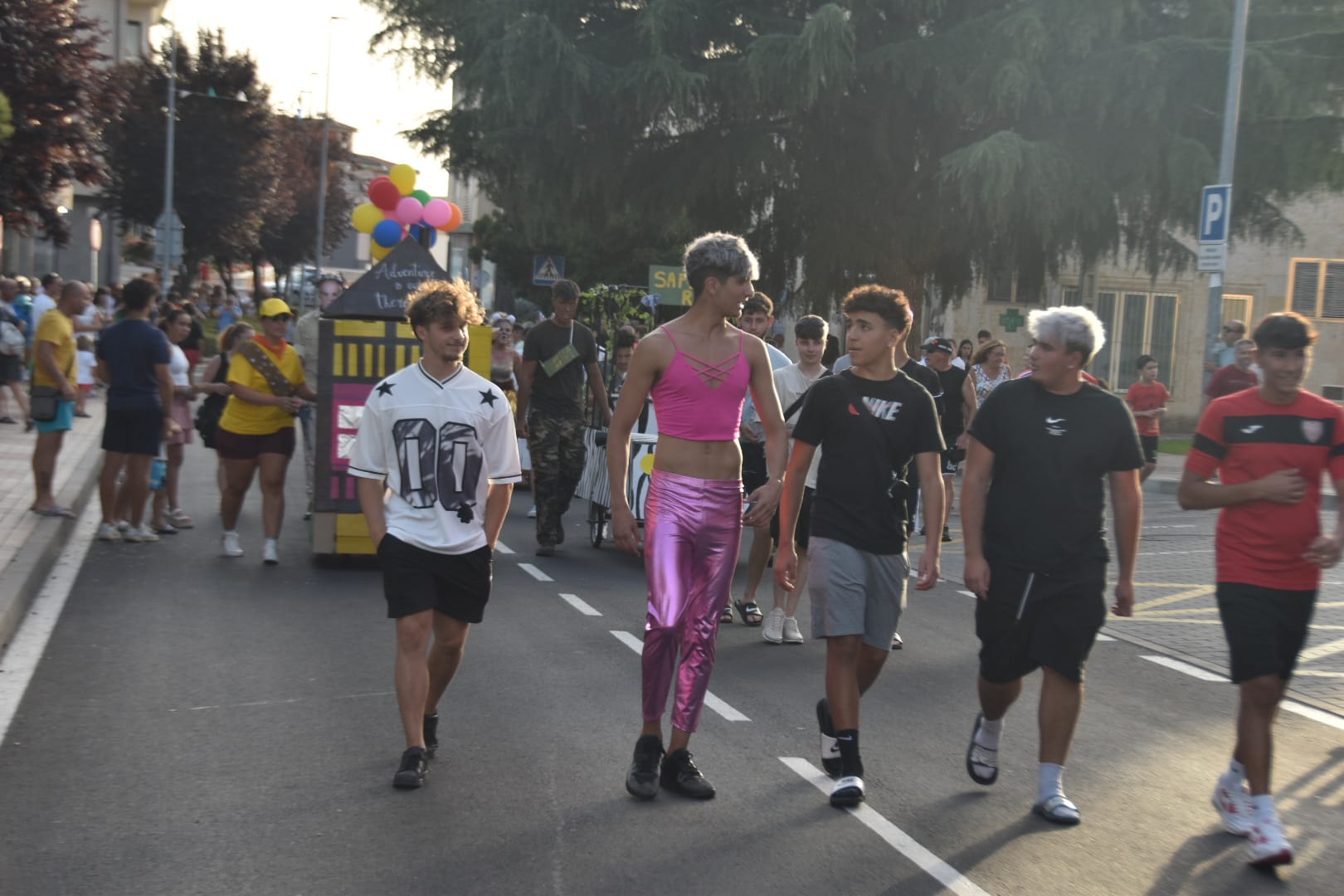 Los autos locos triunfan a lo grande en Carbajosa de la Sagrada