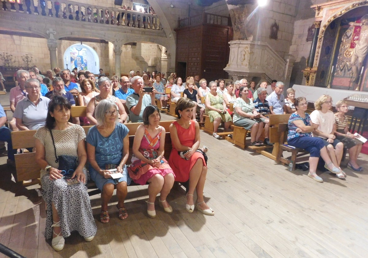 Los vecinos de Calzada de Valdunciel disfrutan de la obra «Buscando a Nebrija»