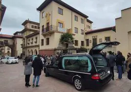 Una imagen del funeral por Erika Yunga, la niña de 14 años asesinada en Oviedo.