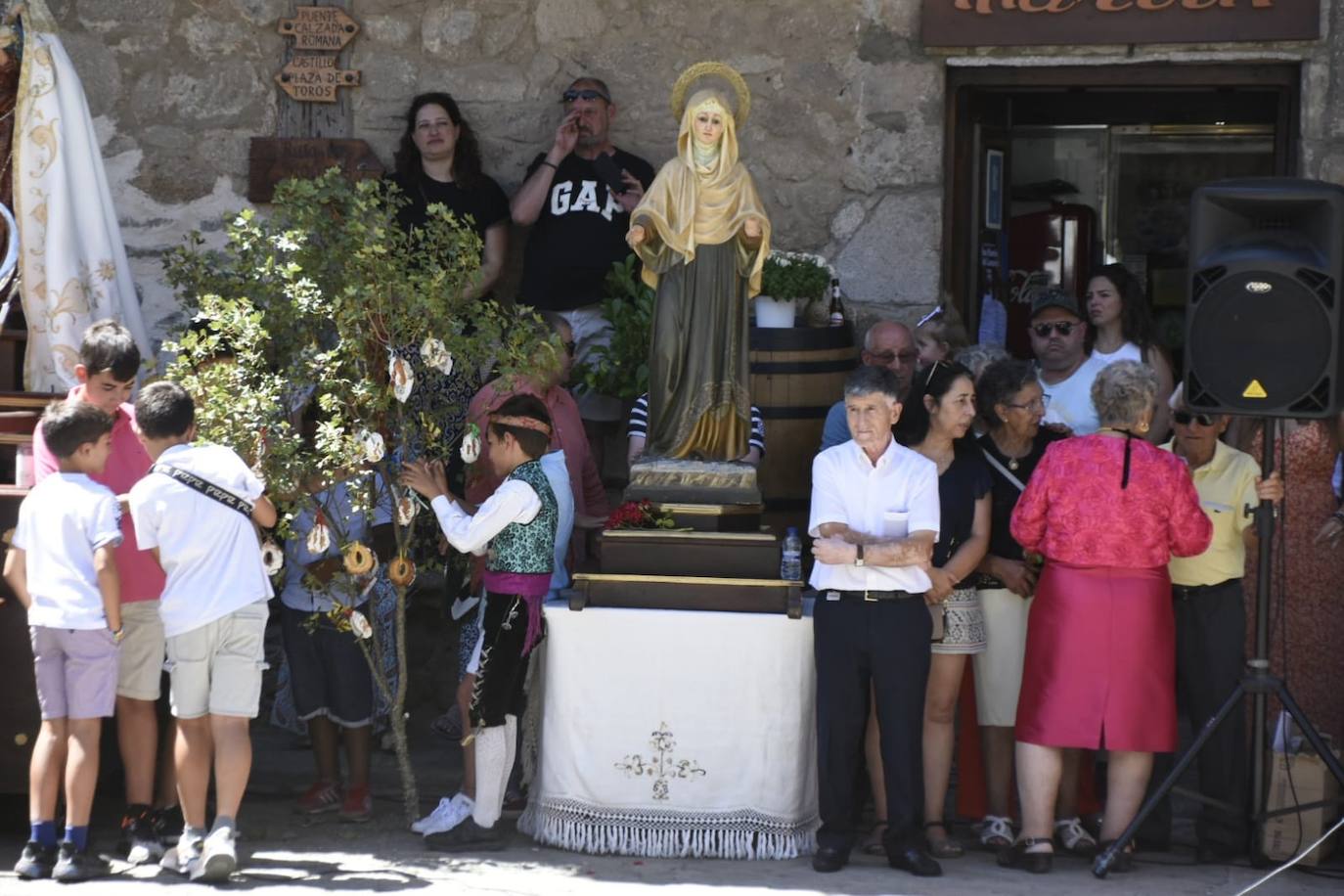 Música y bailes en honor la Virgen en San Martín del Castañar